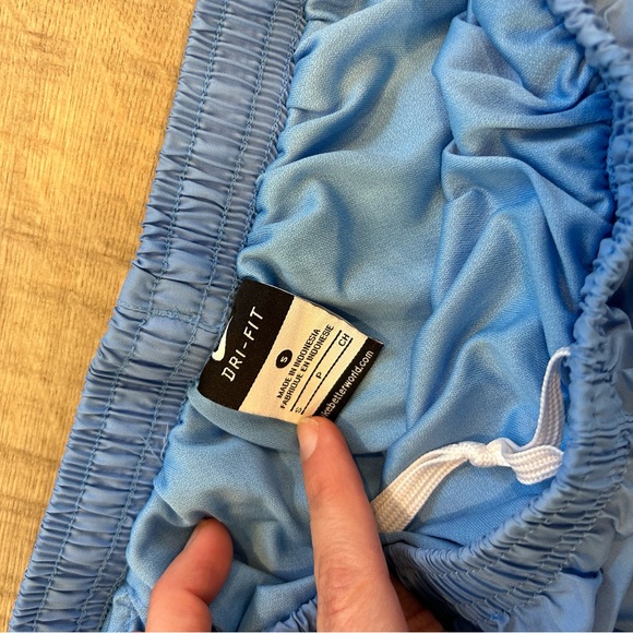 UNC Nike dri-fit shorts - Picture 3 of 6